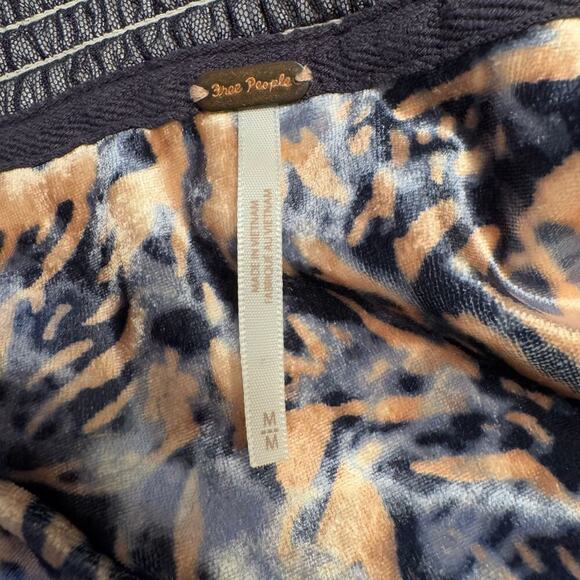 Free People Velvet Boho Animal Print Women's Blouse Size Medium Balloon Sleeves - Picture 2 of 11